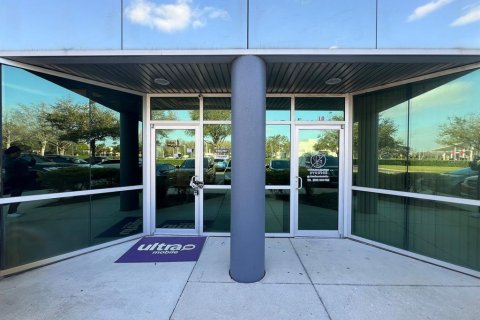 Propiedad comercial en alquiler en Orlando, Florida, 140.93 m2 № 1919323 - foto 1