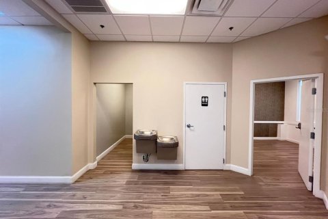 Propiedad comercial en alquiler en Orlando, Florida, 140.93 m2 № 1919323 - foto 7