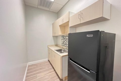 Propiedad comercial en alquiler en Orlando, Florida, 140.93 m2 № 1919323 - foto 11