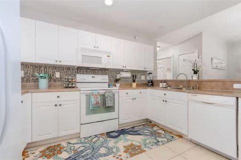 Villa ou maison à louer à Cape Coral, Floride: 3 chambres, 144.65 m2 № 2330544 - photo 9