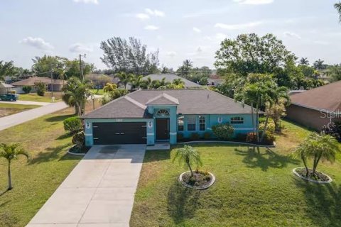 Villa ou maison à louer à Cape Coral, Floride: 3 chambres, 144.65 m2 № 2330544 - photo 2