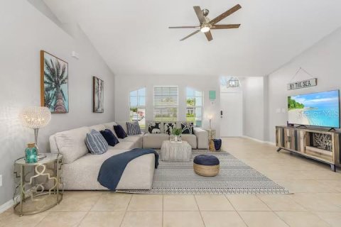 Villa ou maison à louer à Cape Coral, Floride: 3 chambres, 144.65 m2 № 2330544 - photo 4