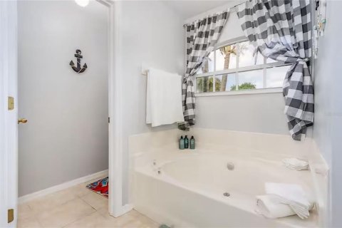 Villa ou maison à louer à Cape Coral, Floride: 3 chambres, 144.65 m2 № 2330544 - photo 13