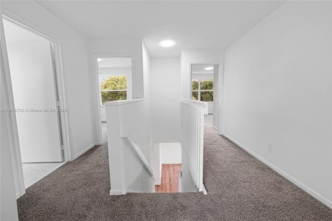 House in Miramar, Florida 4 bedrooms, 186.55 sq.m. № 1927403 - photo 28