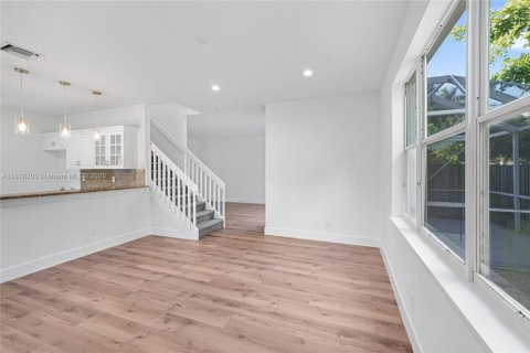House in Miramar, Florida 4 bedrooms, 186.55 sq.m. № 1927403 - photo 9