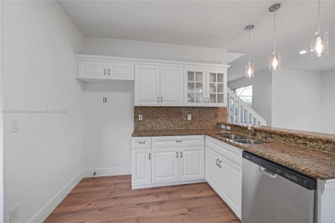 House in Miramar, Florida 4 bedrooms, 186.55 sq.m. № 1927403 - photo 15