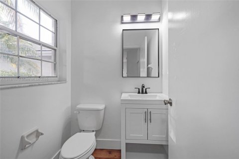 House in Miramar, Florida 4 bedrooms, 186.55 sq.m. № 1927403 - photo 6