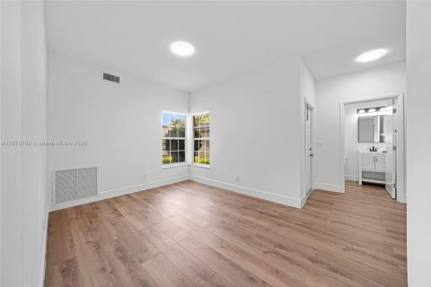 House in Miramar, Florida 4 bedrooms, 186.55 sq.m. № 1927403 - photo 17