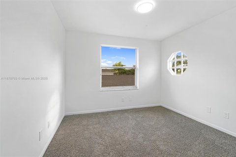 House in Miramar, Florida 4 bedrooms, 186.55 sq.m. № 1927403 - photo 26