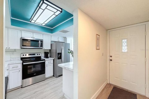 Condo in New Port Richey, Florida, 2 bedrooms № 2099004 - photo 5