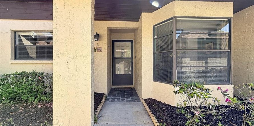 Condo in New Port Richey, Florida, 2 bedrooms № 2099004