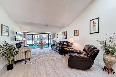 Condo in New Port Richey, Florida, 2 bedrooms № 2099004 - photo 19