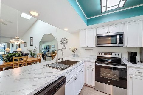 Condo in New Port Richey, Florida, 2 bedrooms № 2099004 - photo 7