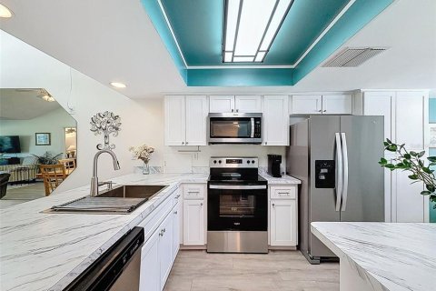 Condo in New Port Richey, Florida, 2 bedrooms № 2099004 - photo 6