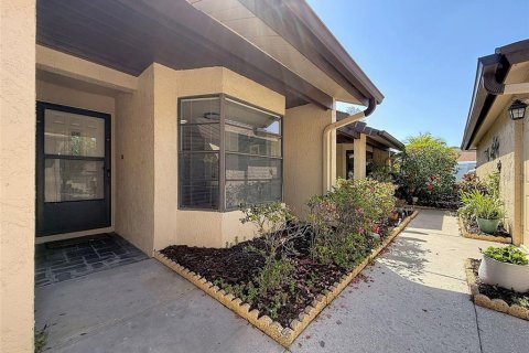 Condo in New Port Richey, Florida, 2 bedrooms № 2099004 - photo 2