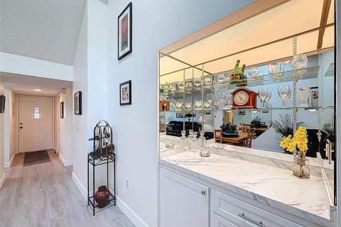 Condo in New Port Richey, Florida, 2 bedrooms № 2099004 - photo 13