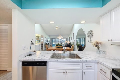Condo in New Port Richey, Florida, 2 bedrooms № 2099004 - photo 12
