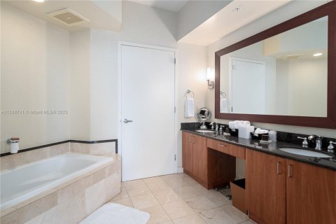 Copropriété à vendre à Sunny Isles Beach, Floride: 2 chambres, 137.22 m2 № 2021186 - photo 9