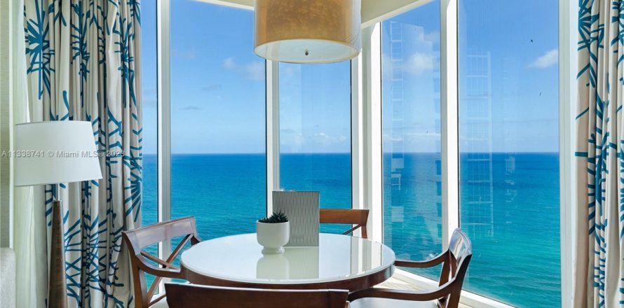 Condo à Sunny Isles Beach, Floride, 2 chambres  № 2021186