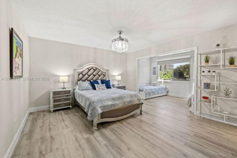 Condo in Hutchinson Island South, Florida, 3 bedrooms № 2367640 - photo 21