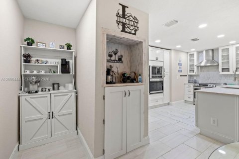 Condo in Hutchinson Island South, Florida, 3 bedrooms № 2367640 - photo 9