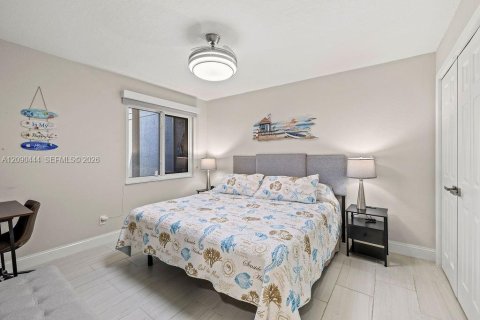 Condo in Hutchinson Island South, Florida, 3 bedrooms № 2367640 - photo 14