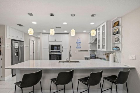 Condo in Hutchinson Island South, Florida, 3 bedrooms № 2367640 - photo 3