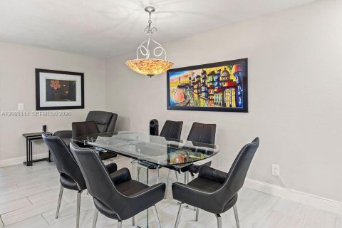 Condo in Hutchinson Island South, Florida, 3 bedrooms № 2367640 - photo 7