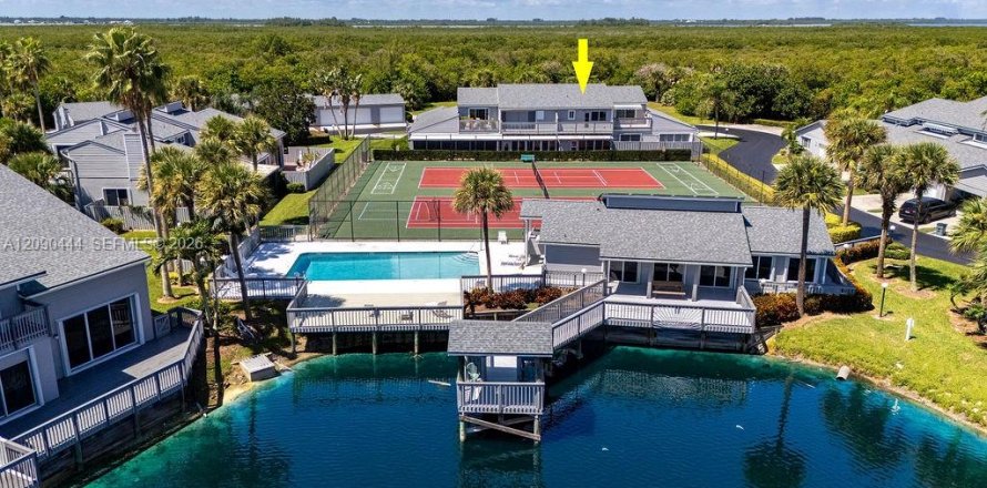 Condo in Hutchinson Island South, Florida, 3 bedrooms № 2367640