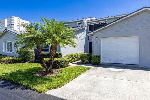 Condo in Hutchinson Island South, Florida, 3 bedrooms № 2367640 - photo 27