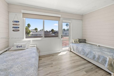 Condo in Hutchinson Island South, Florida, 3 bedrooms № 2367640 - photo 24