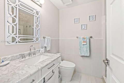 Condo in Hutchinson Island South, Florida, 3 bedrooms № 2367640 - photo 15