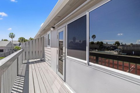Condo in Hutchinson Island South, Florida, 3 bedrooms № 2367640 - photo 26