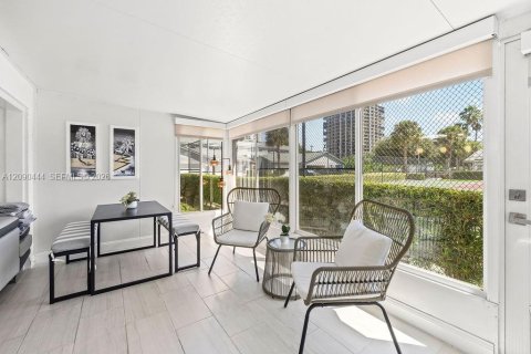 Condo in Hutchinson Island South, Florida, 3 bedrooms № 2367640 - photo 12