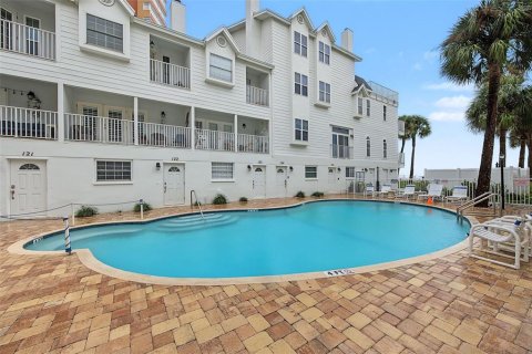Touwnhouse à vendre à Redington Shores, Floride: 2 chambres, 114.92 m2 № 2413935 - photo 12
