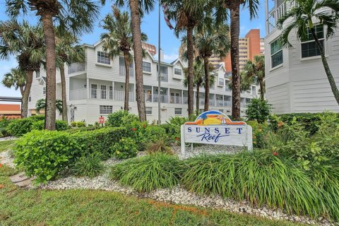 Touwnhouse à Redington Shores, Floride 2 chambres, 114.92 m2 № 2413935