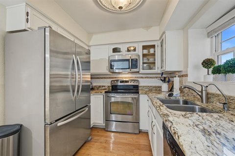 Touwnhouse à vendre à Redington Shores, Floride: 2 chambres, 114.92 m2 № 2413935 - photo 18