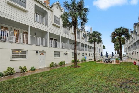 Touwnhouse à vendre à Redington Shores, Floride: 2 chambres, 114.92 m2 № 2413935 - photo 8