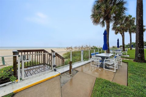 Touwnhouse à vendre à Redington Shores, Floride: 2 chambres, 114.92 m2 № 2413935 - photo 6