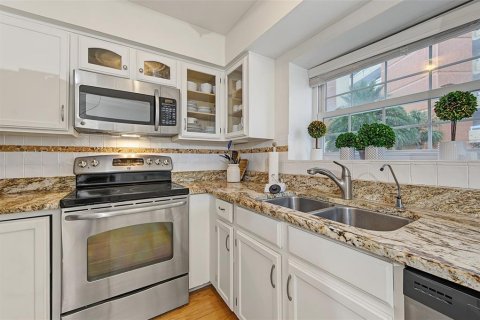 Touwnhouse à vendre à Redington Shores, Floride: 2 chambres, 114.92 m2 № 2413935 - photo 17