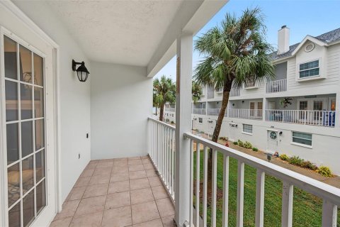 Touwnhouse à vendre à Redington Shores, Floride: 2 chambres, 114.92 m2 № 2413935 - photo 9