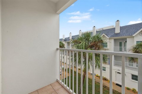 Touwnhouse à vendre à Redington Shores, Floride: 2 chambres, 114.92 m2 № 2413935 - photo 11