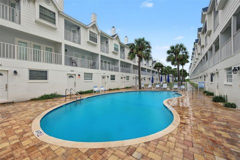 Touwnhouse à vendre à Redington Shores, Floride: 2 chambres, 114.92 m2 № 2413935 - photo 2