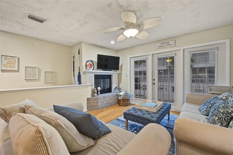 Touwnhouse à vendre à Redington Shores, Floride: 2 chambres, 114.92 m2 № 2413935 - photo 13