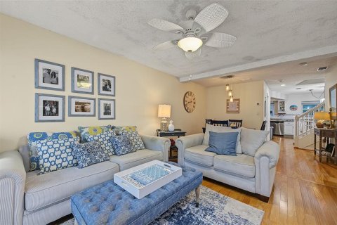 Touwnhouse à vendre à Redington Shores, Floride: 2 chambres, 114.92 m2 № 2413935 - photo 15