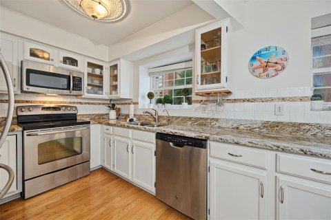 Touwnhouse à vendre à Redington Shores, Floride: 2 chambres, 114.92 m2 № 2413935 - photo 16