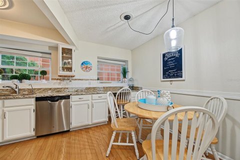 Touwnhouse à vendre à Redington Shores, Floride: 2 chambres, 114.92 m2 № 2413935 - photo 20