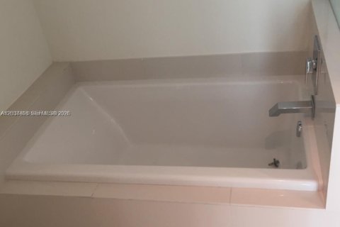 Снять в аренду кондоминиум в Майами, Флорида 2 спальни, 111.02м2, № 2155040 - фото 15