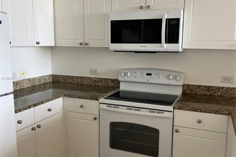 Condo in Aventura, Florida, 1 bedroom  № 1890471 - photo 18