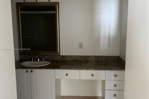 Condo in Aventura, Florida, 1 bedroom  № 1890471 - photo 7